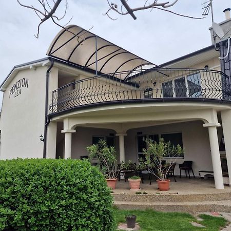 Penzion Lea Diakovce Exterior foto