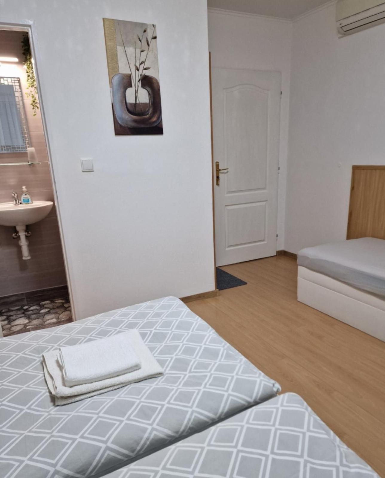 Penzion Lea Diakovce Exterior foto