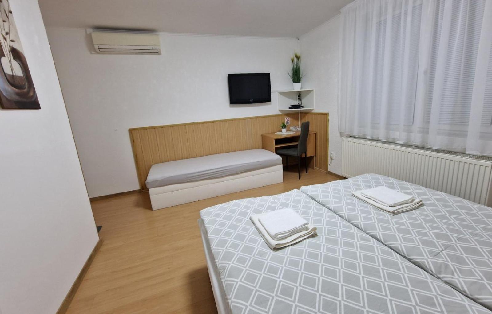 Penzion Lea Diakovce Exterior foto