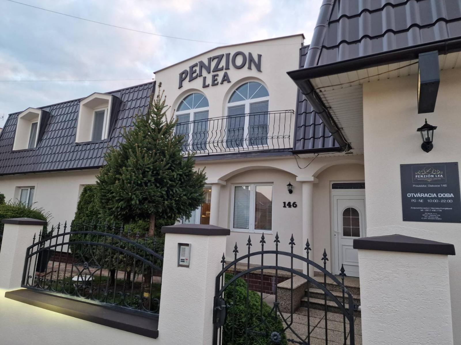 Penzion Lea Diakovce Exterior foto